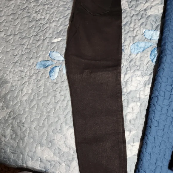 Juniors rewash studded jean - Picture 9 of 11